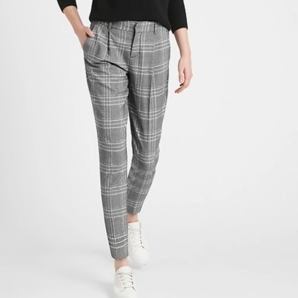 Banana  Republic High Rise taper pants SZ 6